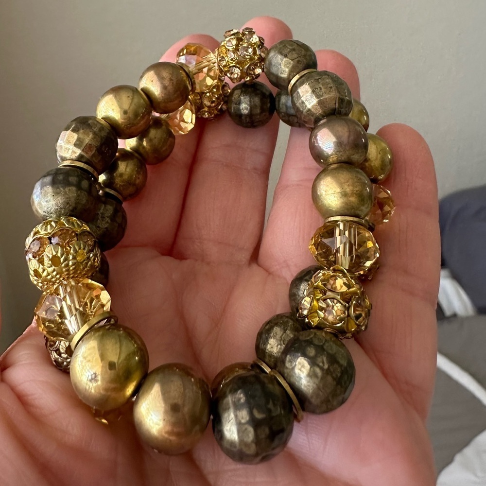 Beaded bracelet in bronze and glass beads
